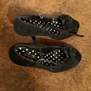 Women's pin-up heels size 8, fits like a 7.5